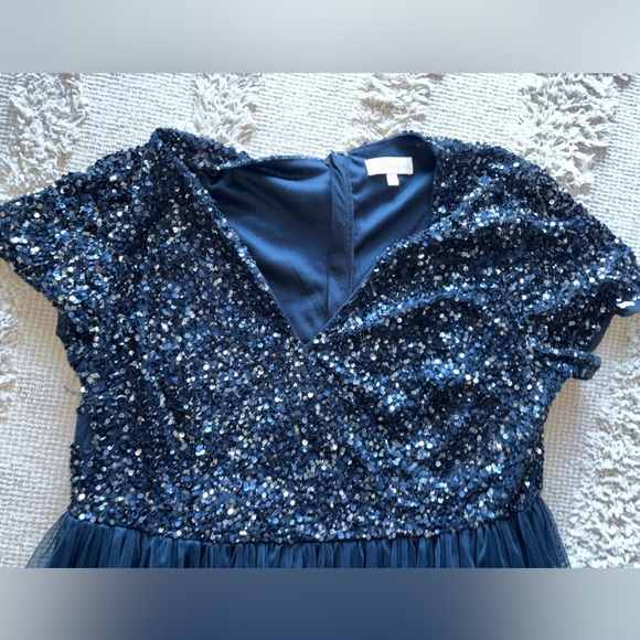 Maya Plus bridesmaid V-neck maxi tulle dress with tonal sequins in navy size 16 - Picture 3 of 8